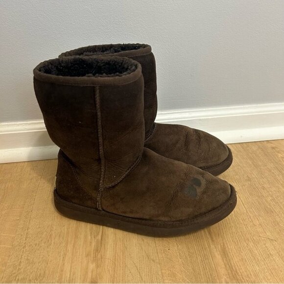 UGG Australia Classic Short Dark Brown Shearling Winter Boots Women’s Size 7 - Picture 3 of 6